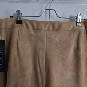 Chic Tan Suede Skirt
